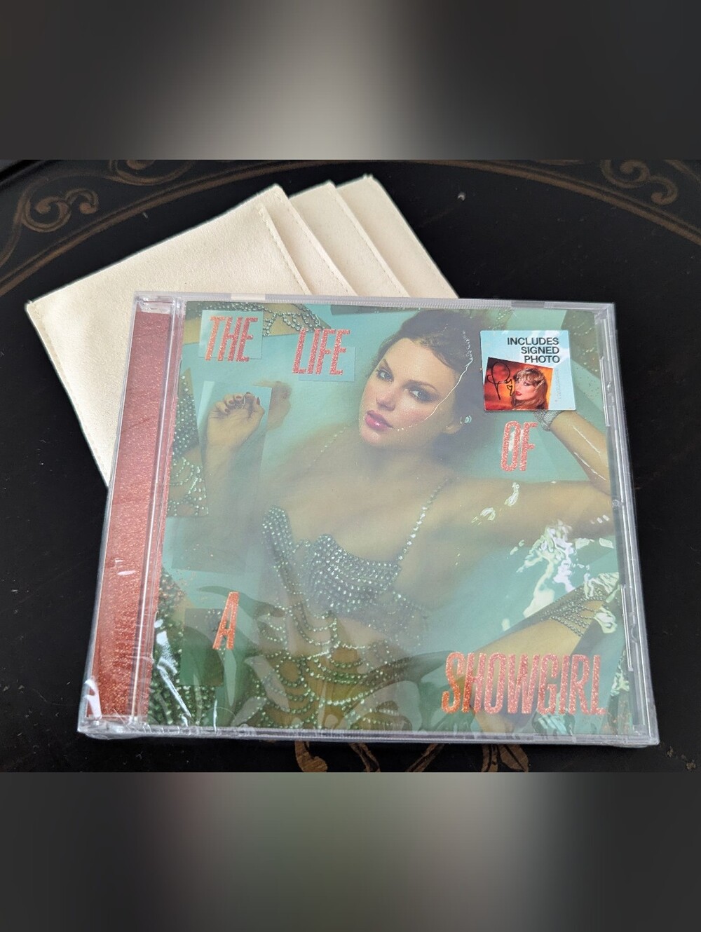 Sealed Taylor Swift The Life of a Showgirl CD Feat. Signed Photo